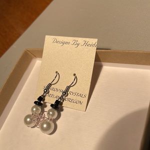 Snowman Earrings Pearl body with Black top hat , rose gold scarf